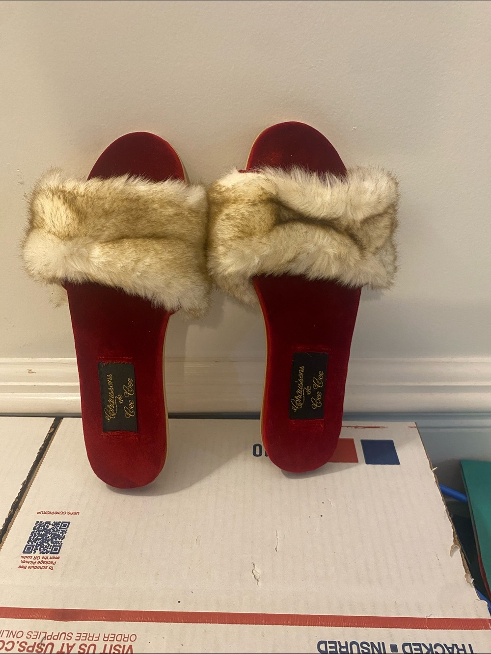 Slippers size 6 good condition